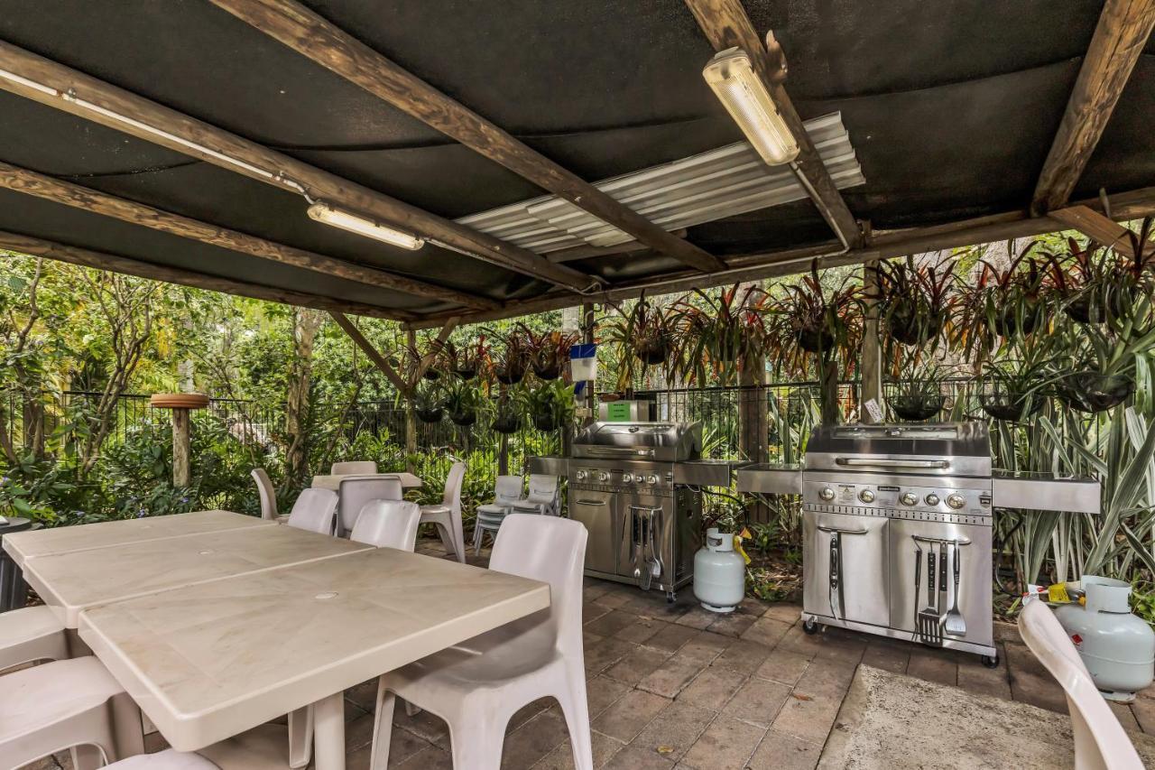 Balgal Beach Units Rollingstone Bagian luar foto